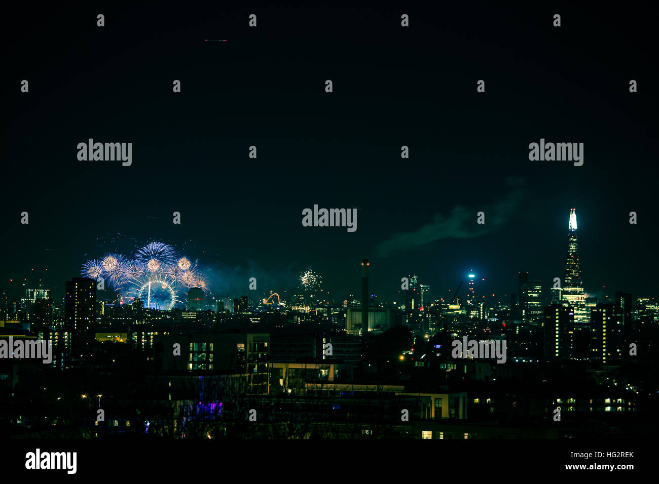 Beau feu d'artifice au-dessus de Londres. New Years Eve, vue du point de Greenwich Hill Banque D'Images