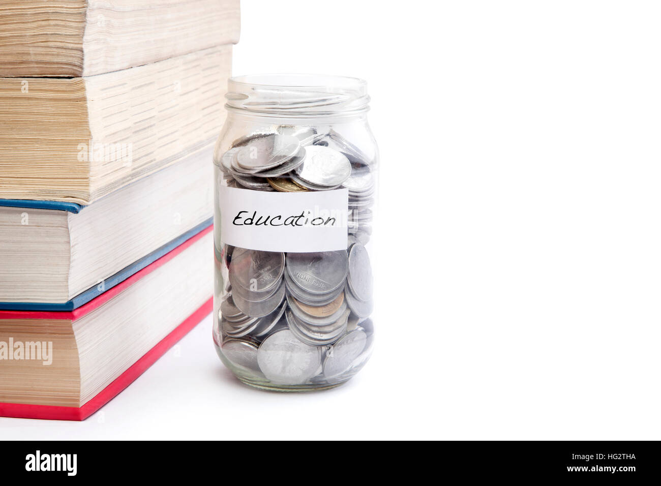 L'épargne des étudiants des collèges de l'argent dans un pot pour l'éducation Banque D'Images