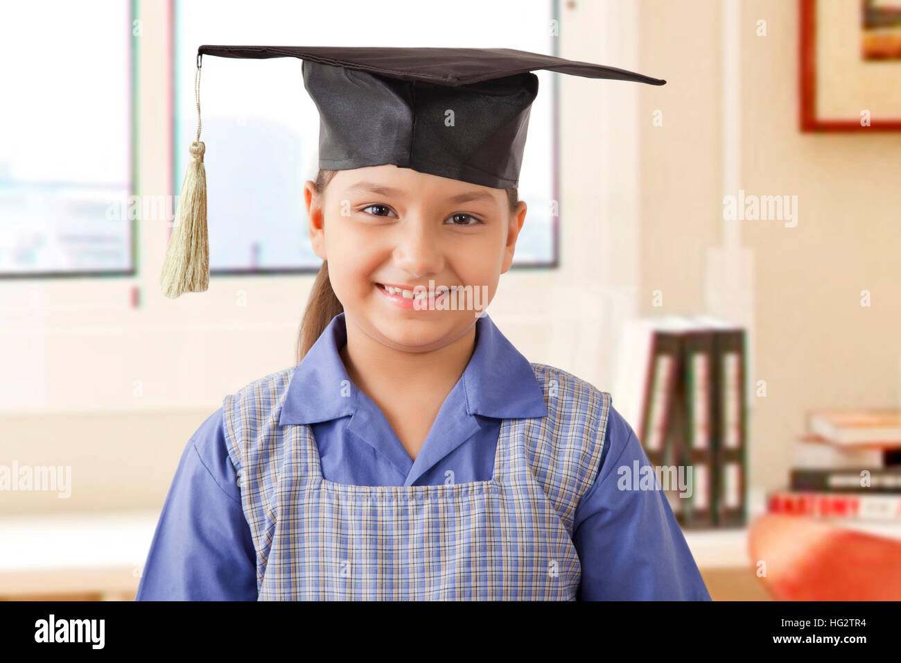 Portrait of Girl wearing graduation cap Banque D'Images