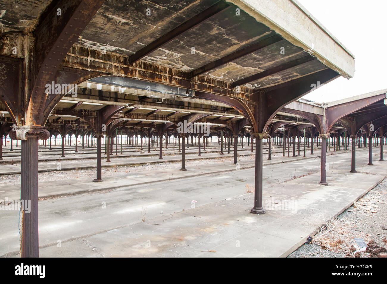 Carie visible dans une ancienne gare de triage abandonnées, Banque D'Images