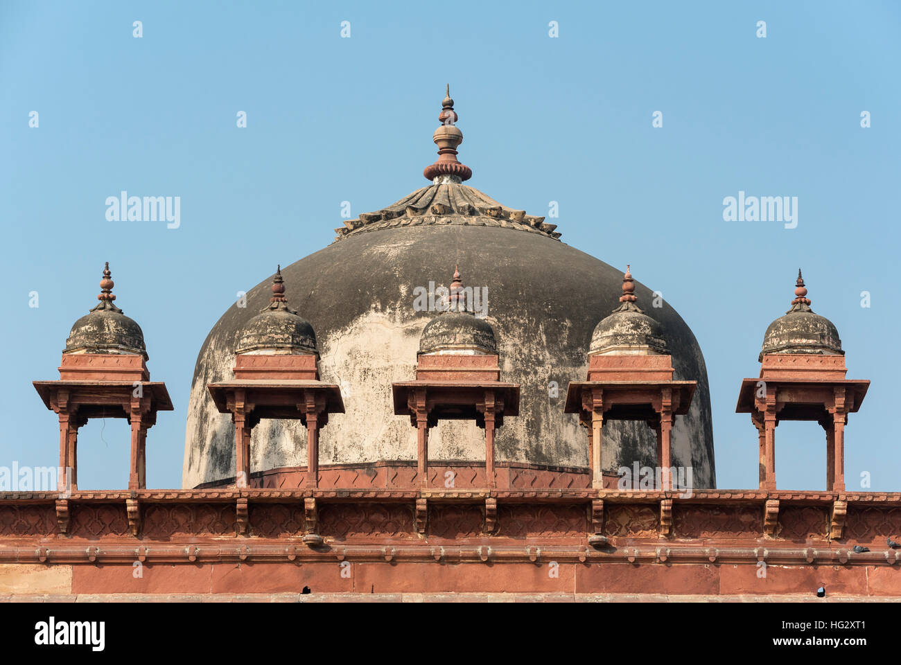 Rangée de Chhatri et Dome, Jama Masjid (mosquée du vendredi), à Fatehpur Sikri, Inde Banque D'Images