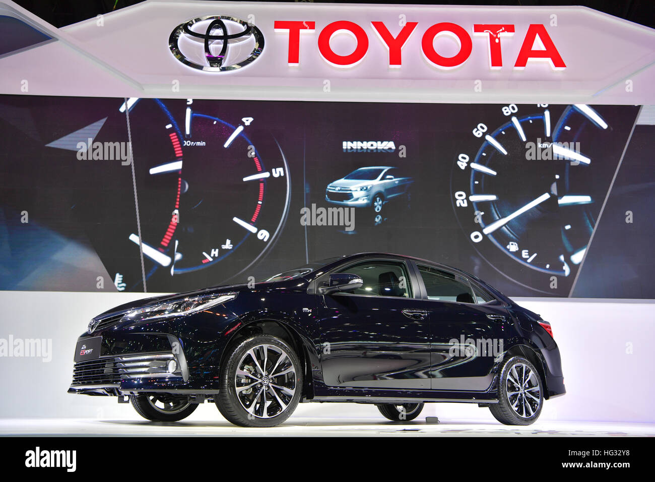 NONTHABURI - 30 novembre : Toyota Corolla Altis ESport voiture sur l'affichage à l'International Motor Expo 2016 La Thaïlande le 30 novembre 2016 dans Nonthaburi, Th Banque D'Images