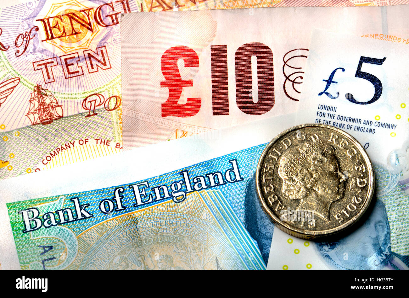 Devise britannique £10 et £5 nouvelle pièce notes et livres Banque D'Images