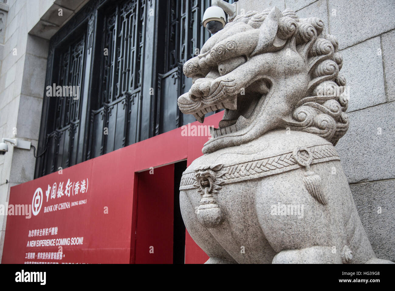 Hong Kong. La Chine. 06Th Jan, 2017. La photo montre le lion rock à l'extérieur de la tour de la Banque de Chine et l'office qui situé dans le centre de Hong Kong. La Chine. 2017 est le 100e anniversaire de l'ouverture de la succursale de la Banque de Chine à Hong Kong. La Chine. © Chan Hei Long/Pacific Press/Alamy Live News Banque D'Images