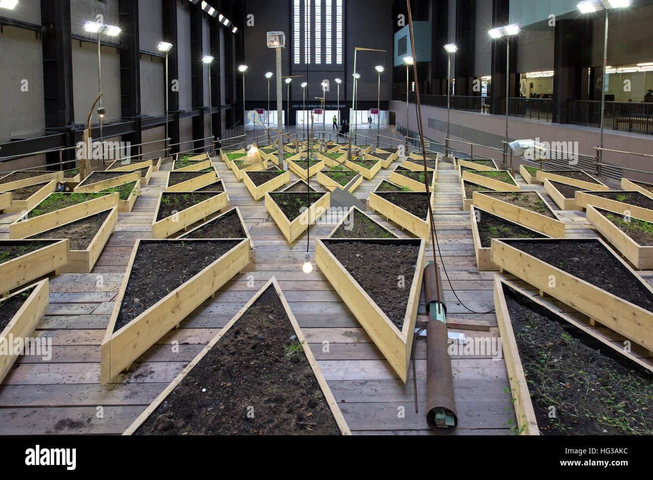 Abraham Cruzvillegas d'art, appelé 'Lot vide', dans le Turbine Hall de la Tate Modern. Londres. Banque D'Images