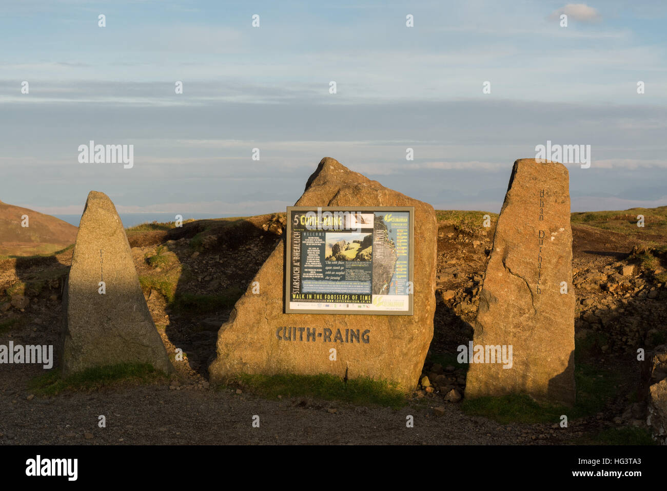 Quiraing (cuith-raing en gaélique) informations inscription près du parking au coucher du soleil, l'île de Skye, Écosse, Royaume-Uni Banque D'Images