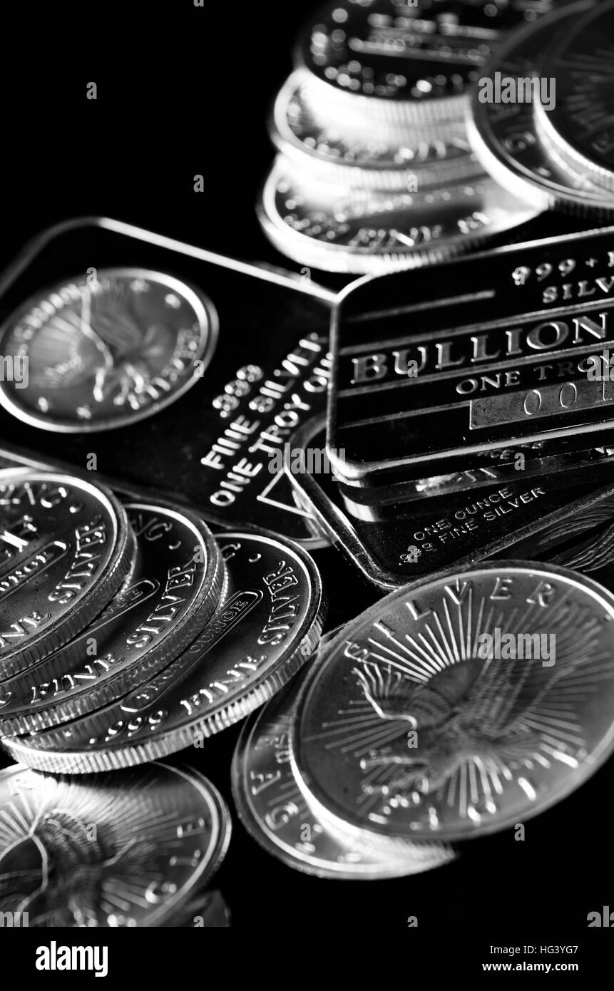 La richesse représentée par les pièces d'argent et de bars de l'argent Banque D'Images