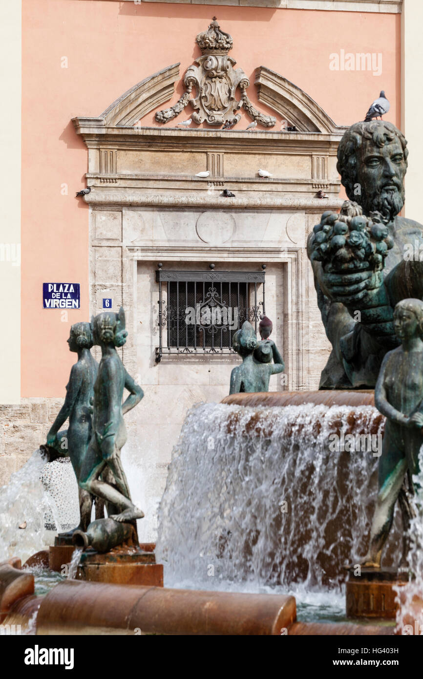 Hommage à fontaine la rivière Turia dans la Plaza de la Virgen, Valencia, Espagne. Banque D'Images