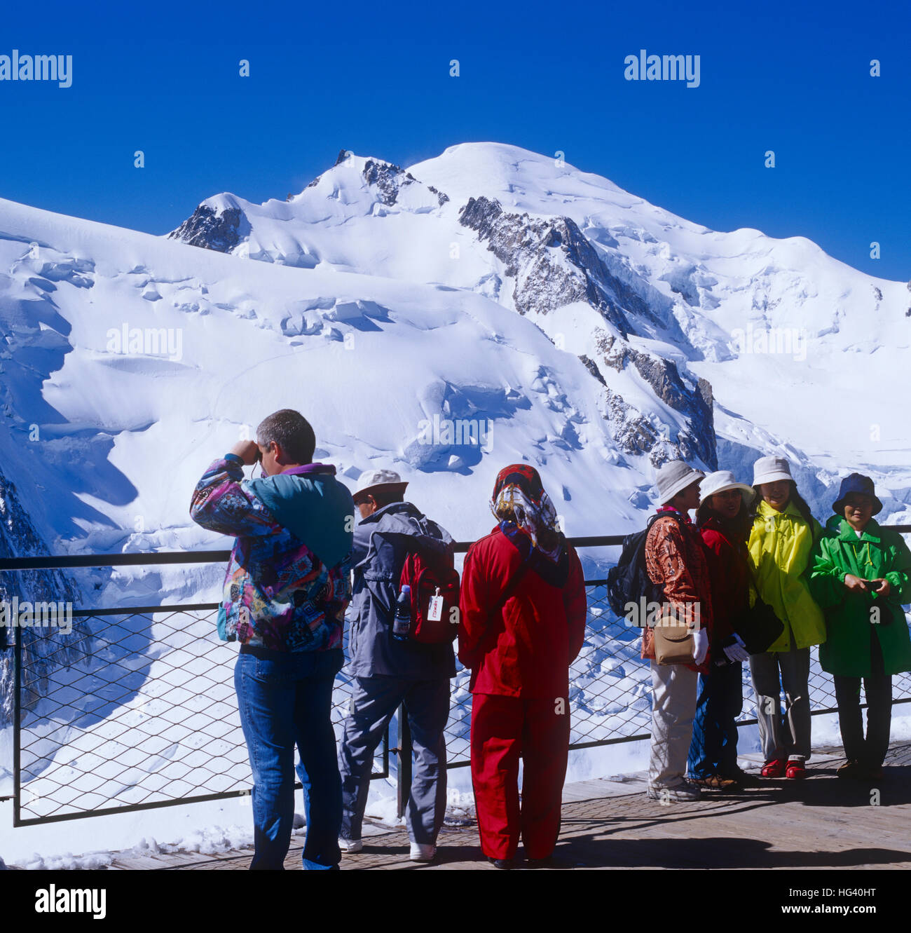 Affichage des touristes Mont Blanc par Aguile de midi, Chamonix, France Banque D'Images
