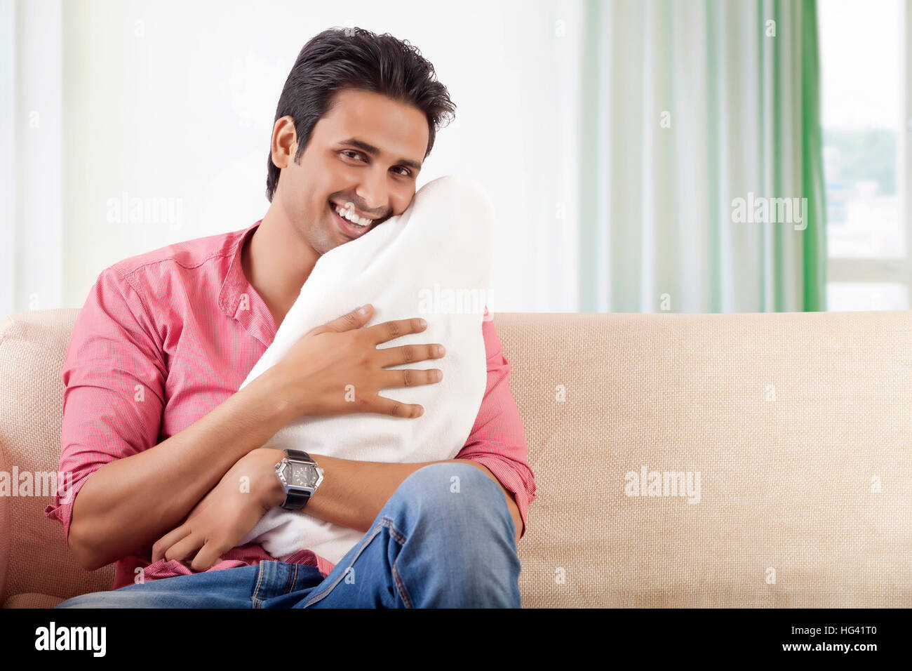 Smiling father holding baby Banque D'Images