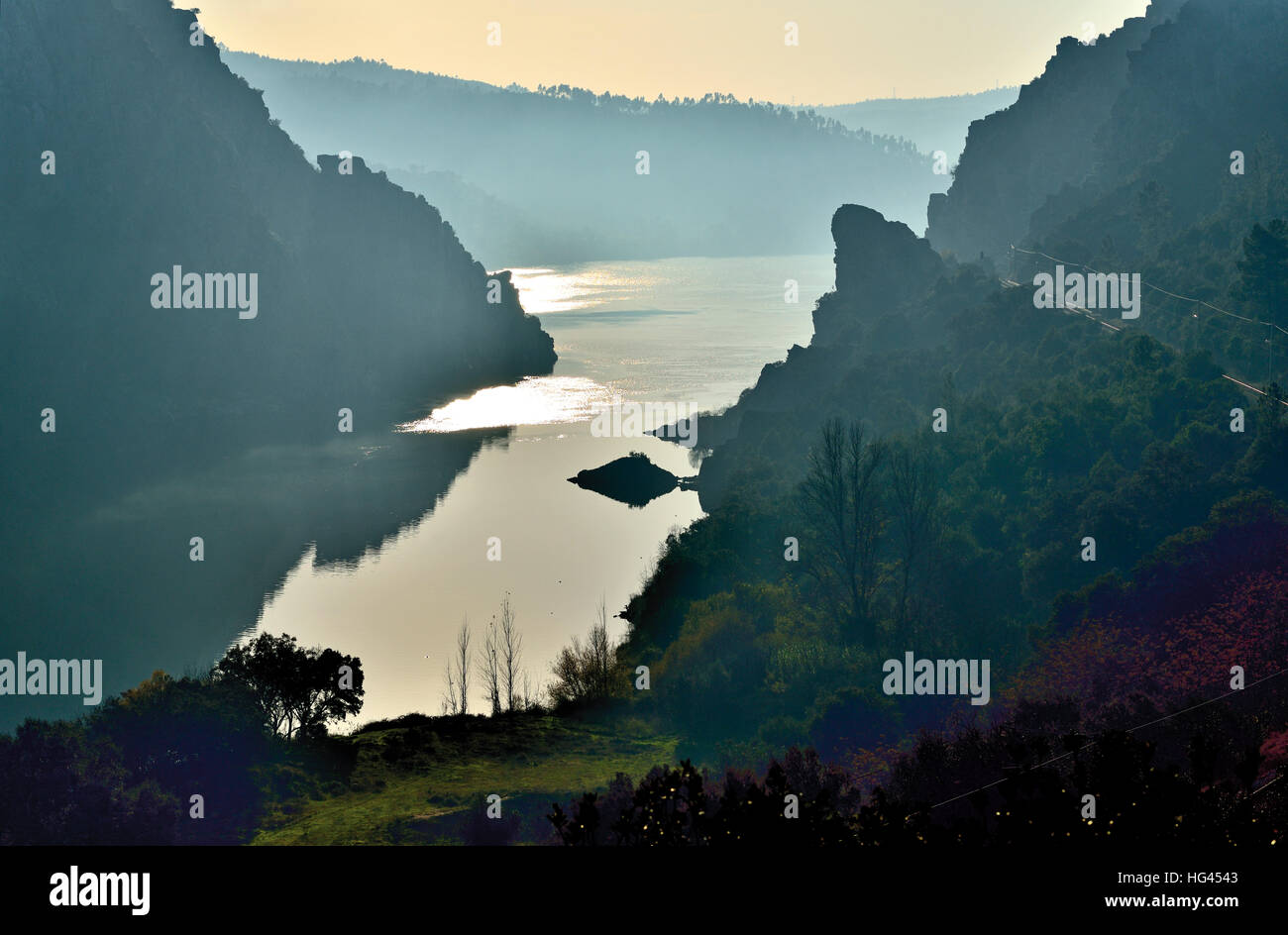 Le Portugal, Vila Velha de Rodao : naturel formé 'portail Portas de Rodao' où tage parcourt 170m de haut murs de roches Banque D'Images