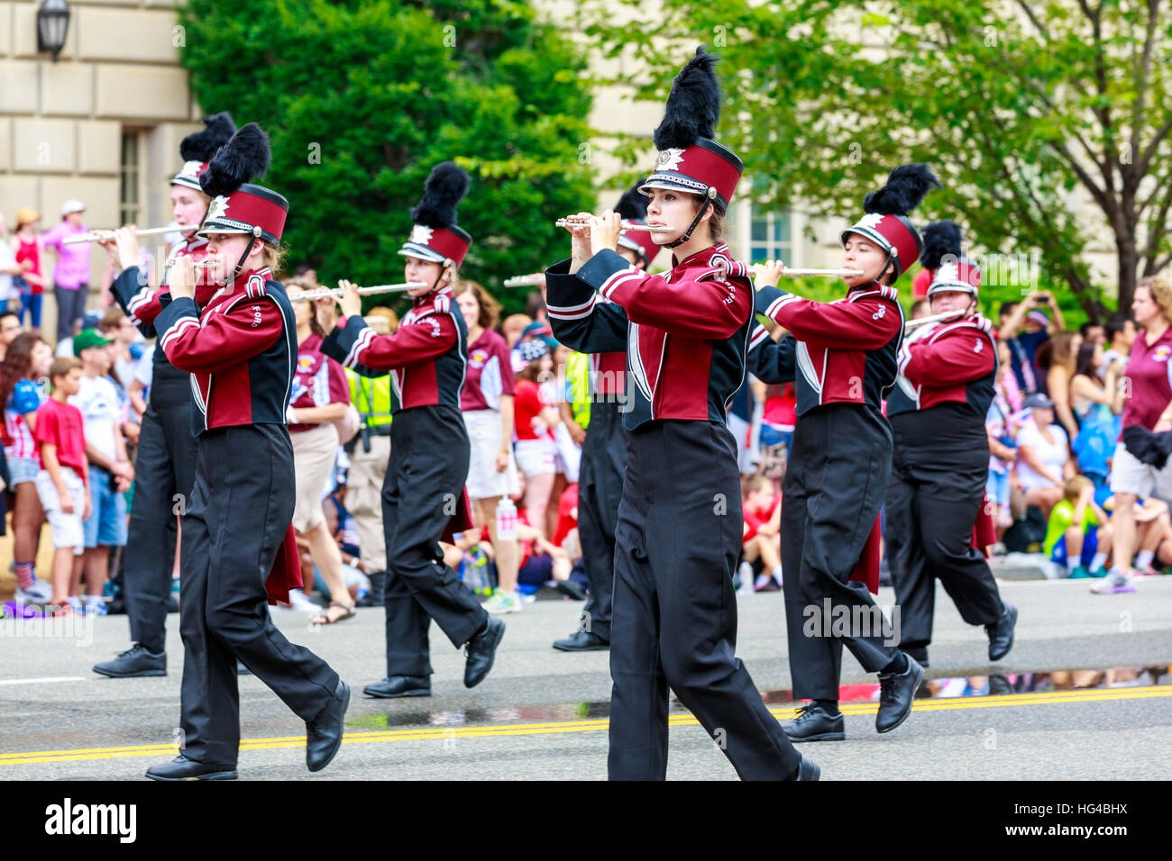 Washington, D.C., USA - 4 juillet 2015 : Chelmsford High School Marching Band dans le rapport annuel de l'indépendance nationale Day Parade 2015. Banque D'Images