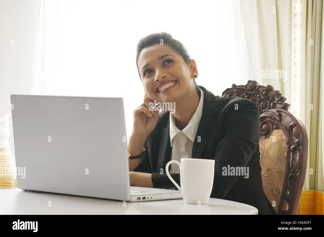 Business Woman wearing headphones and using laptop Banque D'Images