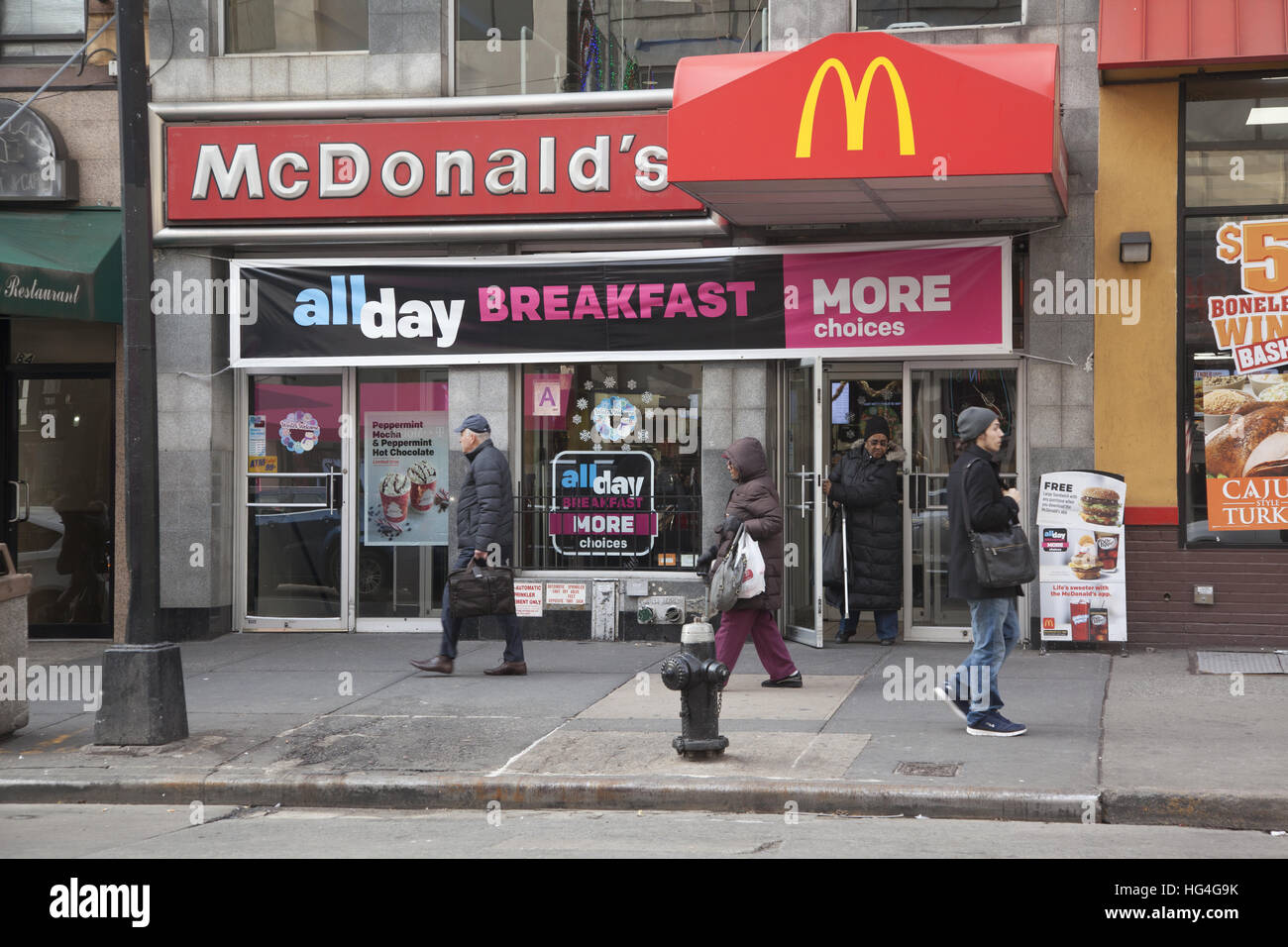 La publicité McDonald's ses populaires tous les jours le petit-déjeuner sur Court Street à Brooklyn, New York. Banque D'Images