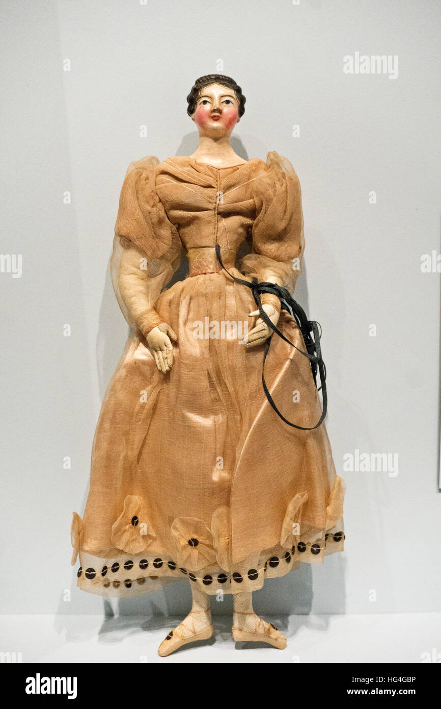 Poupée ancienne danseuse espagnole détient cependant-, papier mâché, textile, cuir affichée à New York Historical Society Banque D'Images
