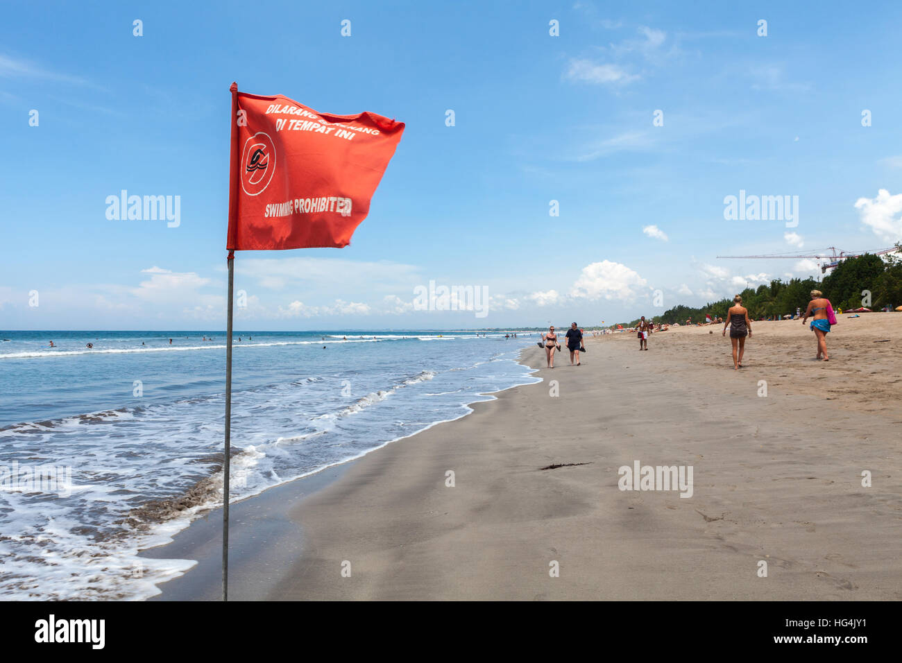 Panneau d'interdiction de nager sur Kuta Beach, Bali, Indonésie. Banque D'Images