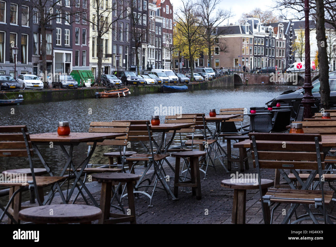 Café sur un canal à Amsterdam Banque D'Images