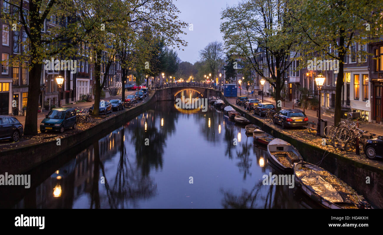 Amsterdam canal de nuit Banque D'Images