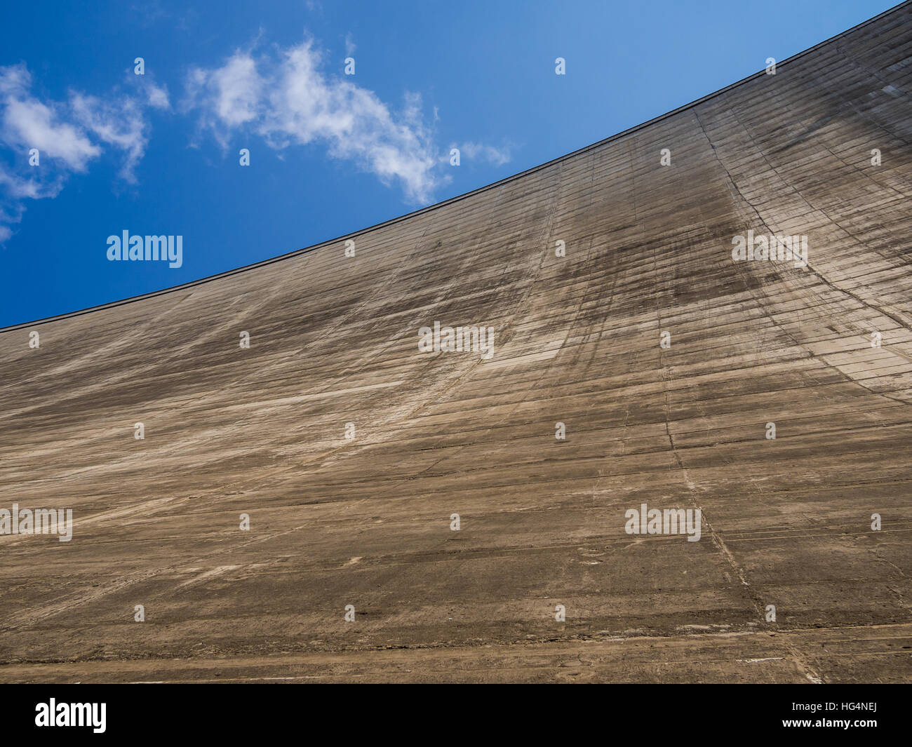 Impressionnant mur de béton d'une centrale hydroélectrique Barrage Katse au Lesotho, l'Afrique Banque D'Images