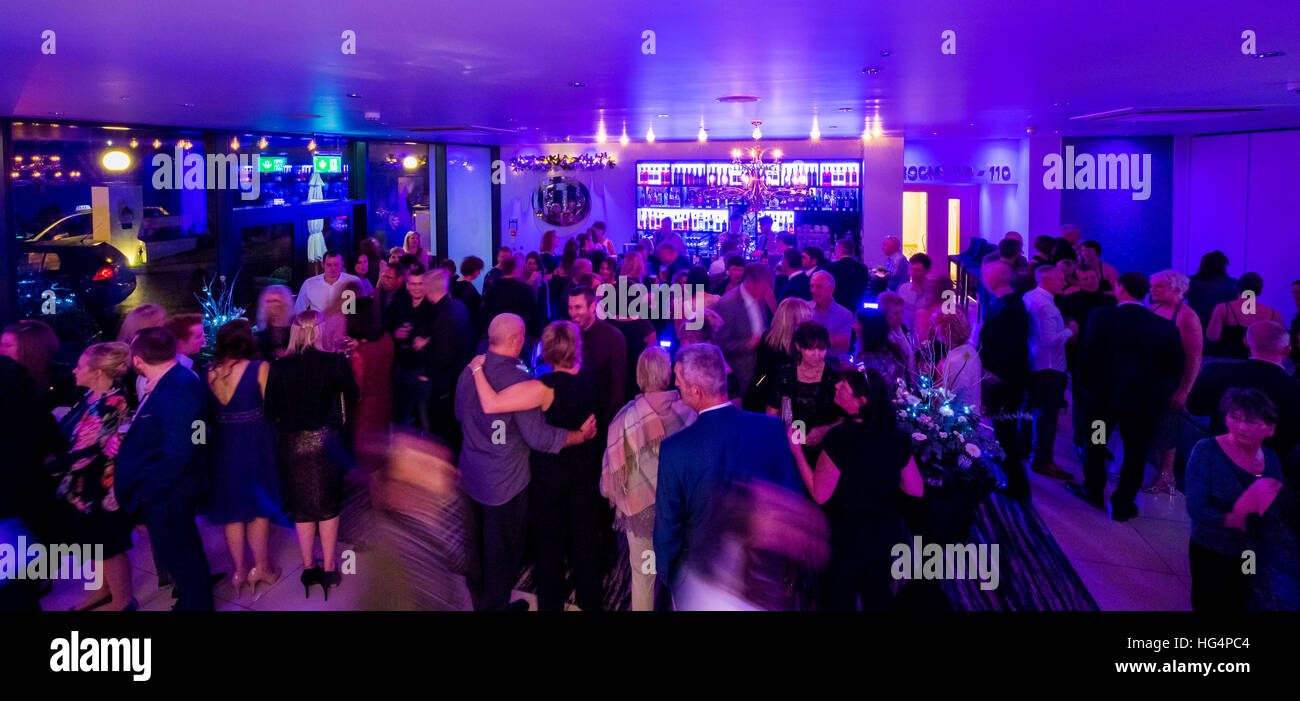 Un party de Noël de bureau Banque D'Images