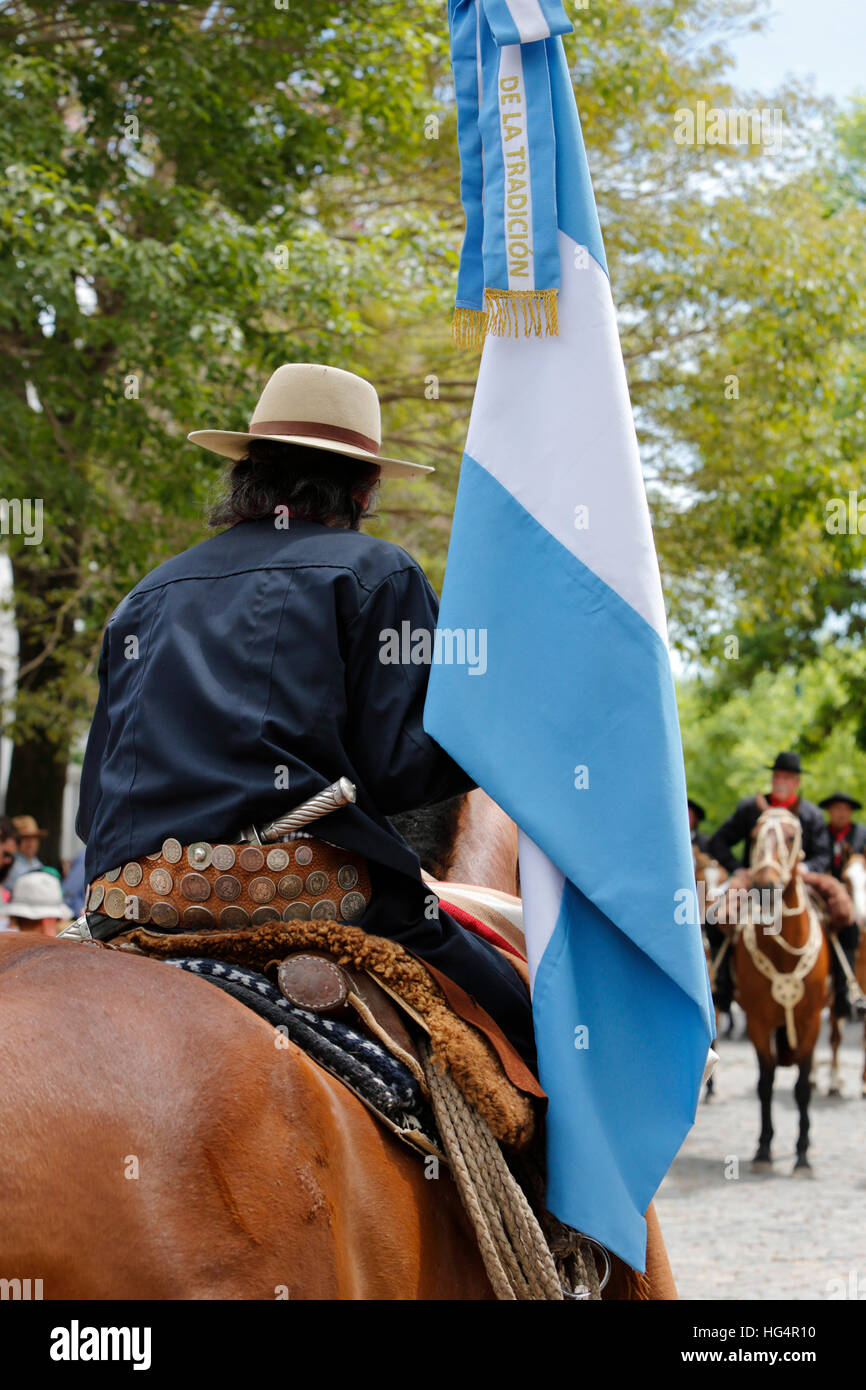 Défilé Gaucho le jour de la Tradition, San Antonio de Areco, La Pampa, en Argentine, en Amérique du Sud Banque D'Images