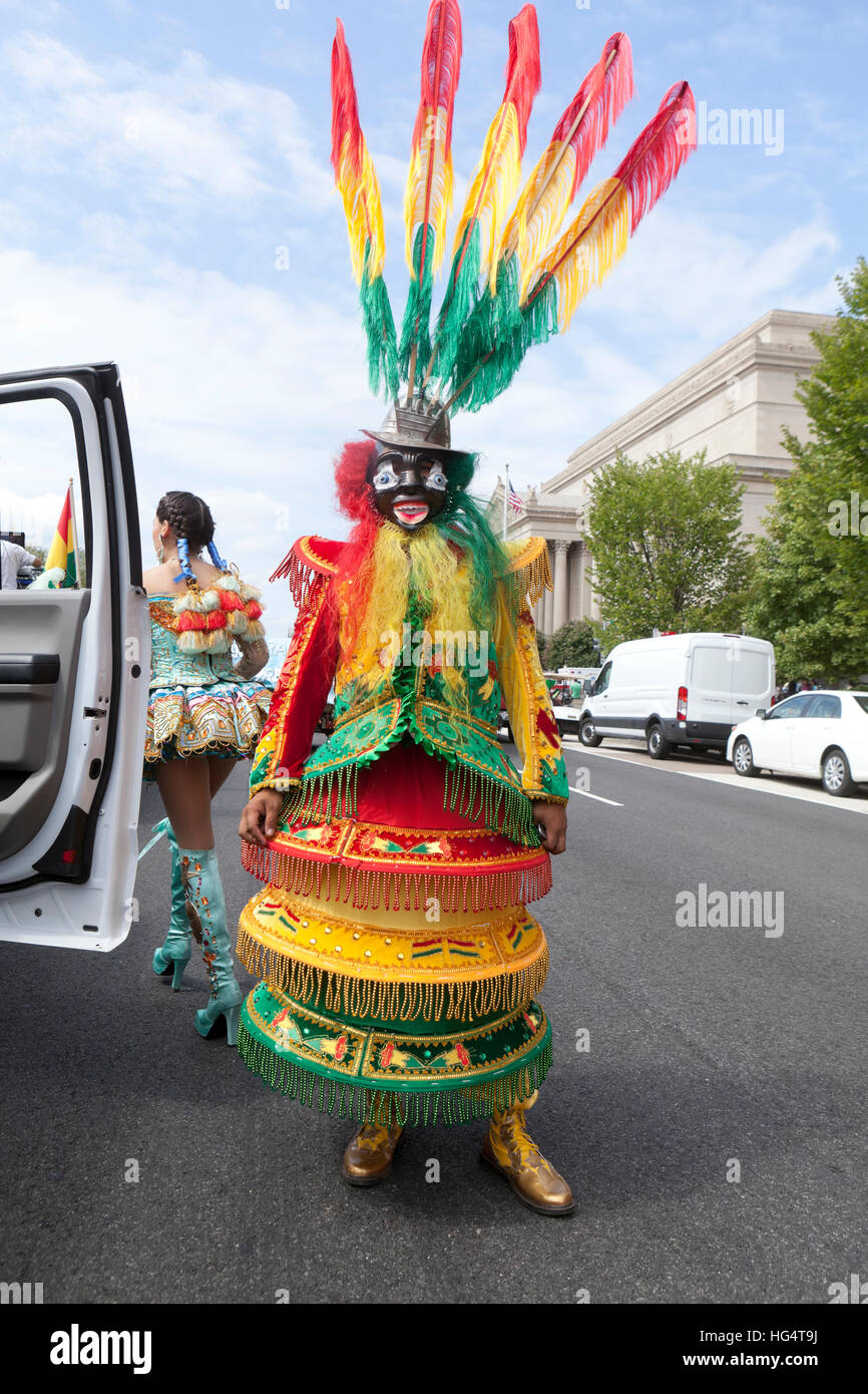 Des danseurs traditionnels Morenada bolivienne à Latino Festival - Washington, DC USA Banque D'Images