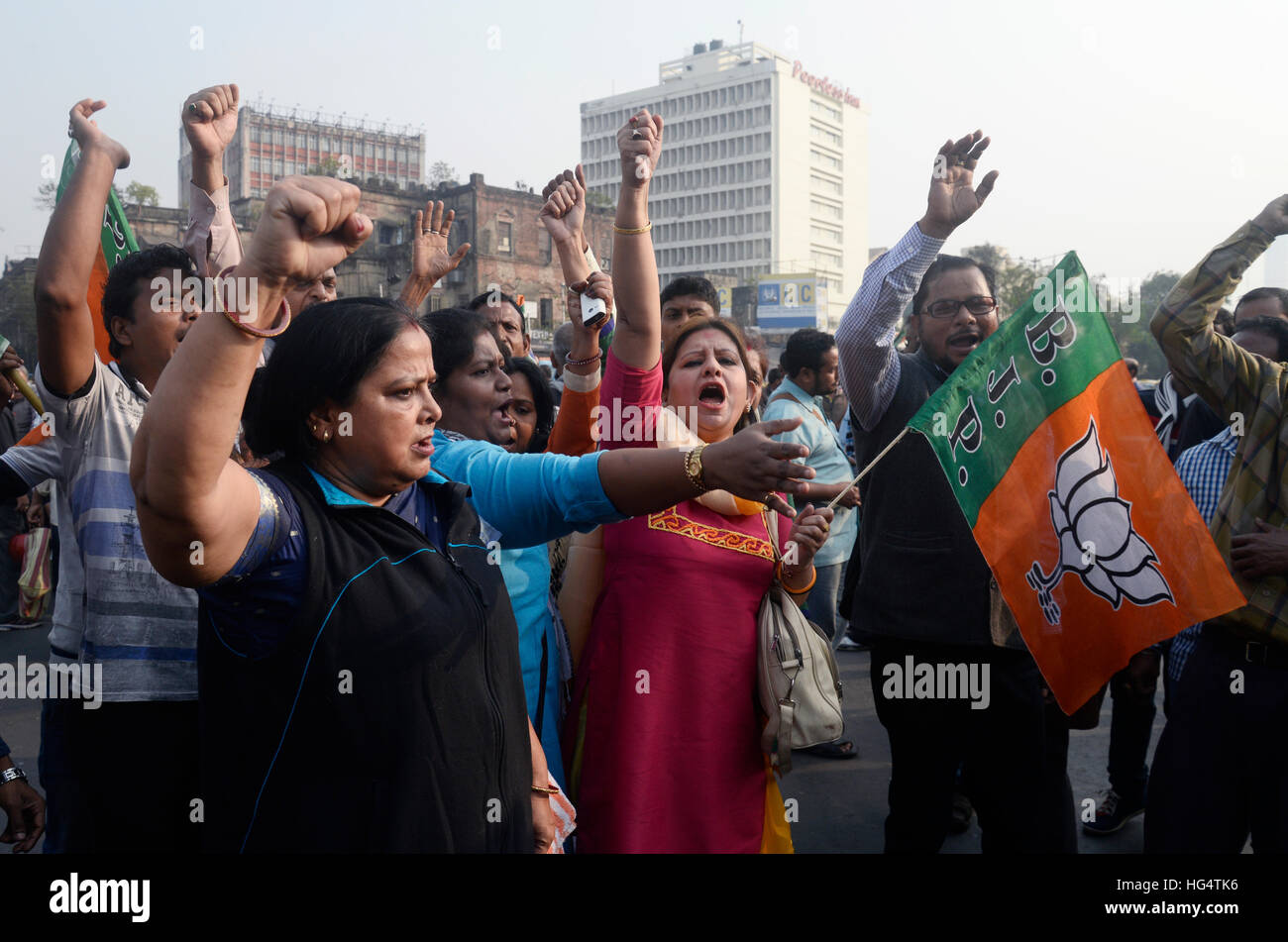 Kolkata, Inde. Jan 04, 2017. Bharatiya Janta Party rallié exigeants prix de soutien minimum pour le riz dans l'ouest du Bengale et aussi des protestations contre le hooliganisme et la violence alléguée de l'activiste T.M.C. hier après leur chef Sudip Bandopadhyay a été arrêté par C.B.I. à Kolkata. © Saikat Paul/Pacific Press/Alamy Live News Banque D'Images