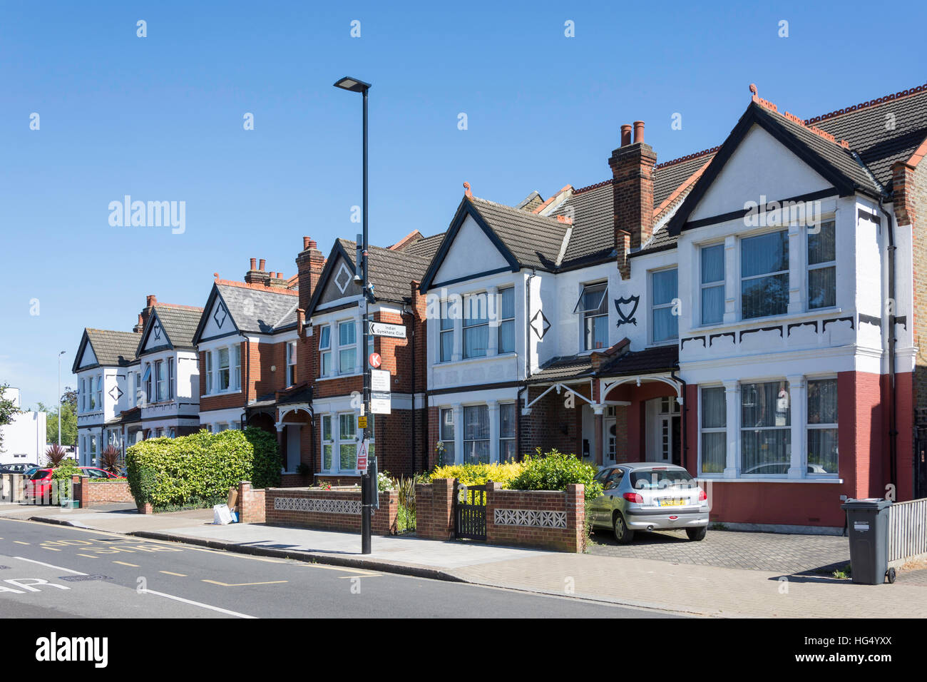 Maisons jumelées, Great West Road, Osterley, London Borough of London, Greater London, Angleterre, Royaume-Uni Banque D'Images