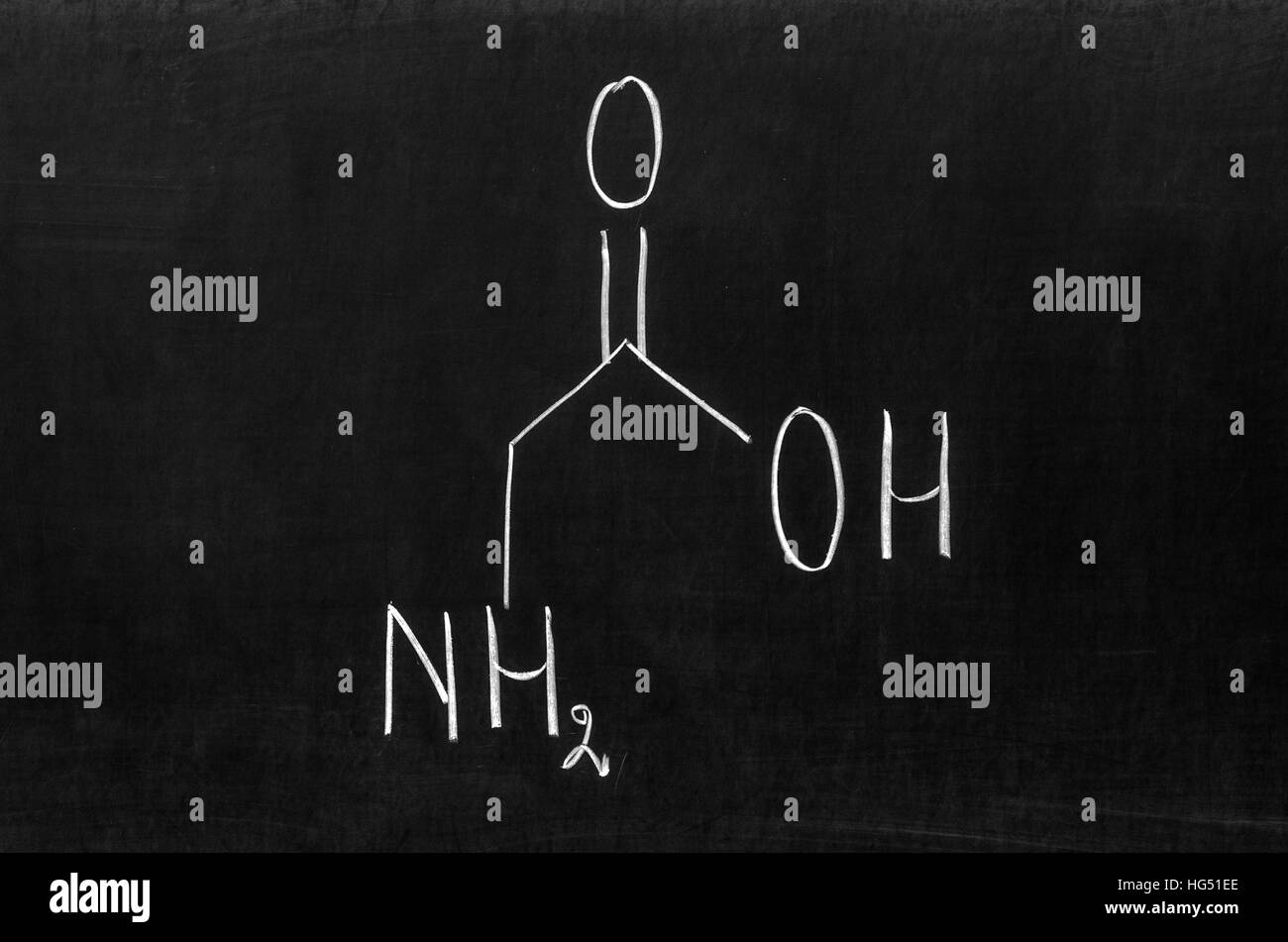 La glycine est un composé organique de formule brute NH2CH2COOH. Ayant un substituant l'hydrogène comme sa chaîne latérale, la glycine est la Banque D'Images