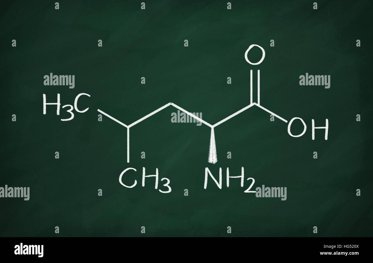 Formule chimique de la leucine sur un tableau noir Banque D'Images