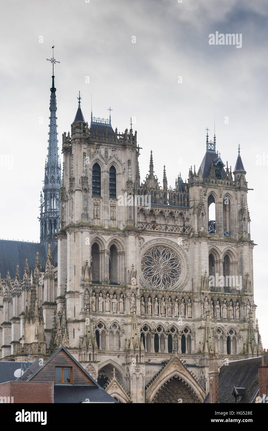 Cathédrale amiens facade Banque de photographies et d’images à haute ...