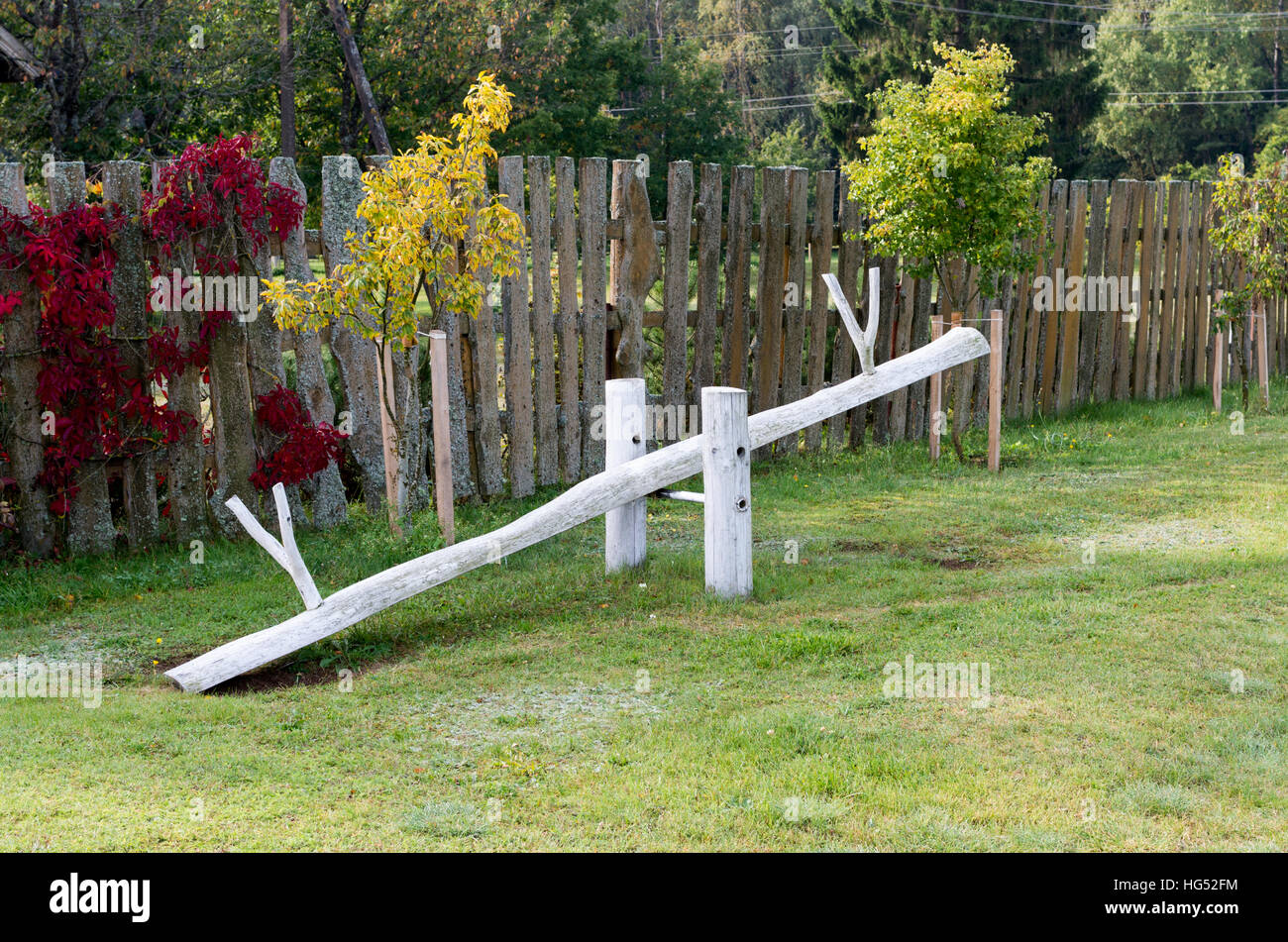 Balan?�oire de jardin en bois Banque de photographies et d�??images ?� haute r?�solution - Alamy