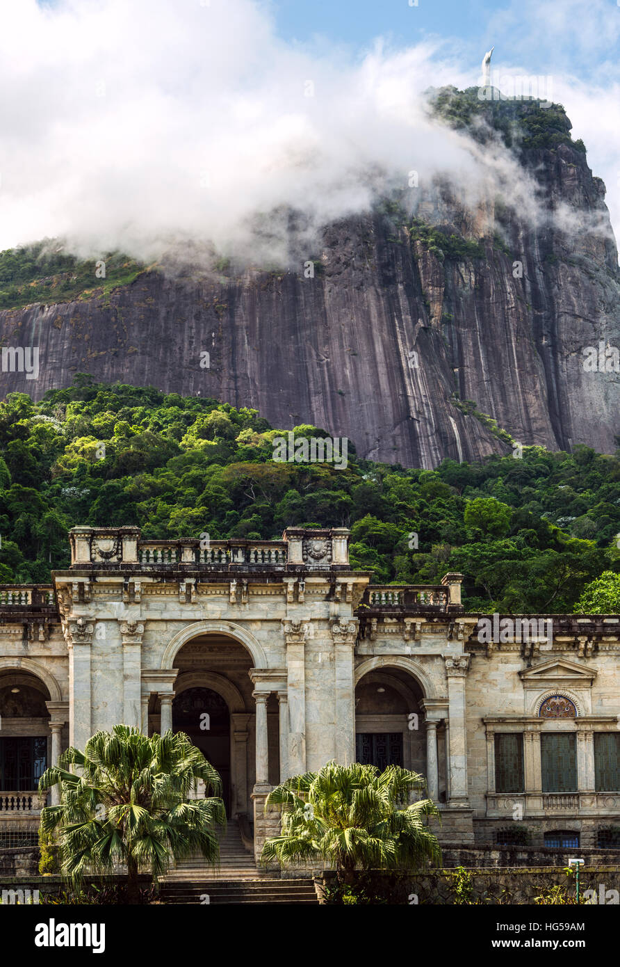 Rio de Janeiro, Brésil - le 3 janvier 2017 : l'architecture italienne style dans le Parque Lage. Il est maintenant une école d'Arts Visuels de Rio de Janeiro Banque D'Images
