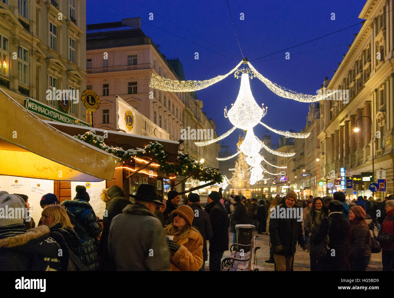 Wien, Vienne : Rue Graben avec perforation stand à l'Avent, l'éclairage de Noël, décoration de Noël, 01, Wien, Autriche. Banque D'Images