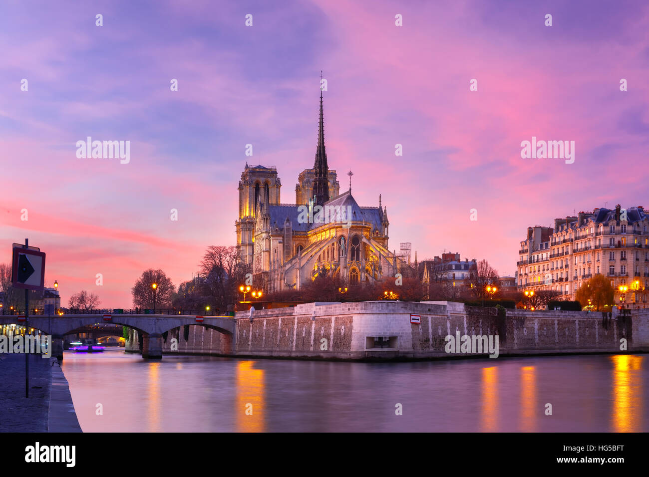 Cathédrale Notre Dame de Paris au coucher du soleil, France Banque D'Images