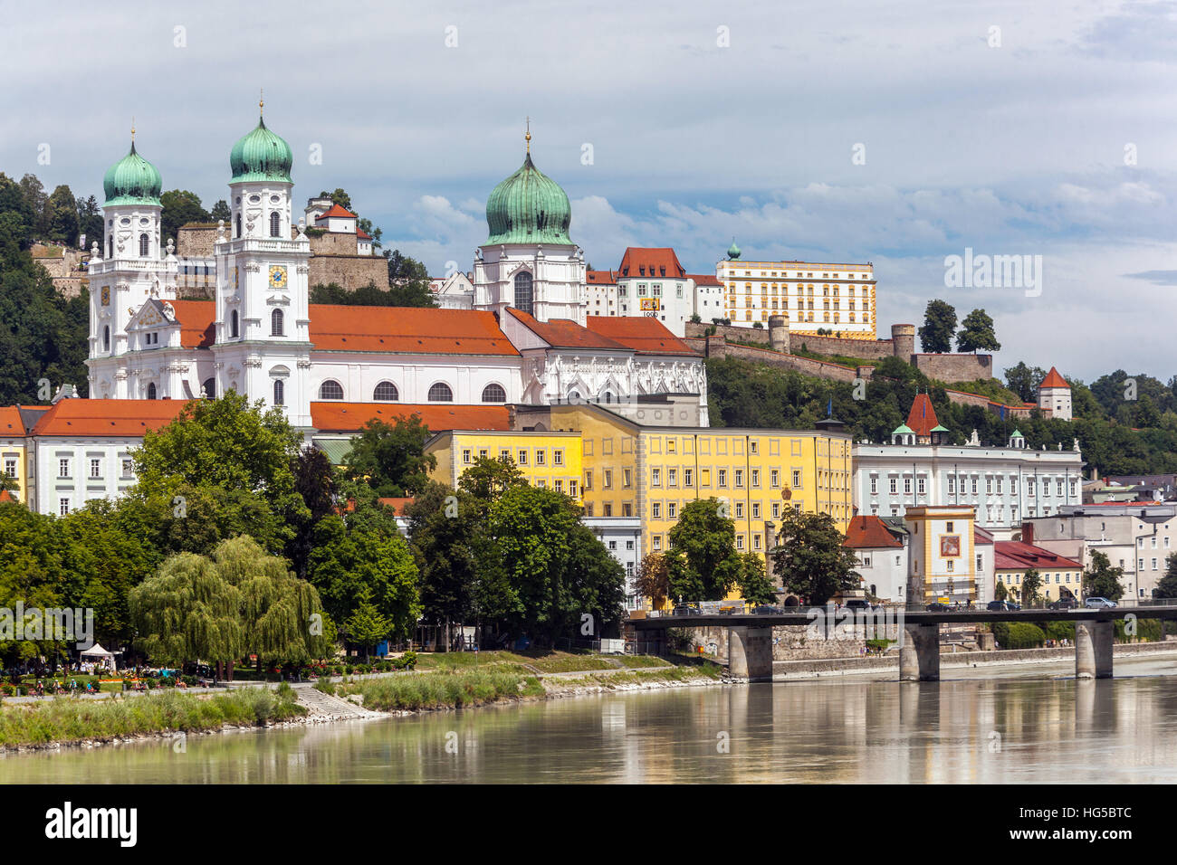 Passau vue sur River Inn, la cathédrale Saint-Étienne, Passau, Bavière, Allemagne, Europe Banque D'Images
