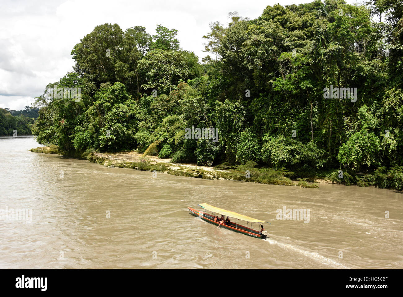 Misahualli dans l'Oriente, responsable de la navigation sur le Rio Napo (Amazon), Equateur, Amérique du Sud Banque D'Images