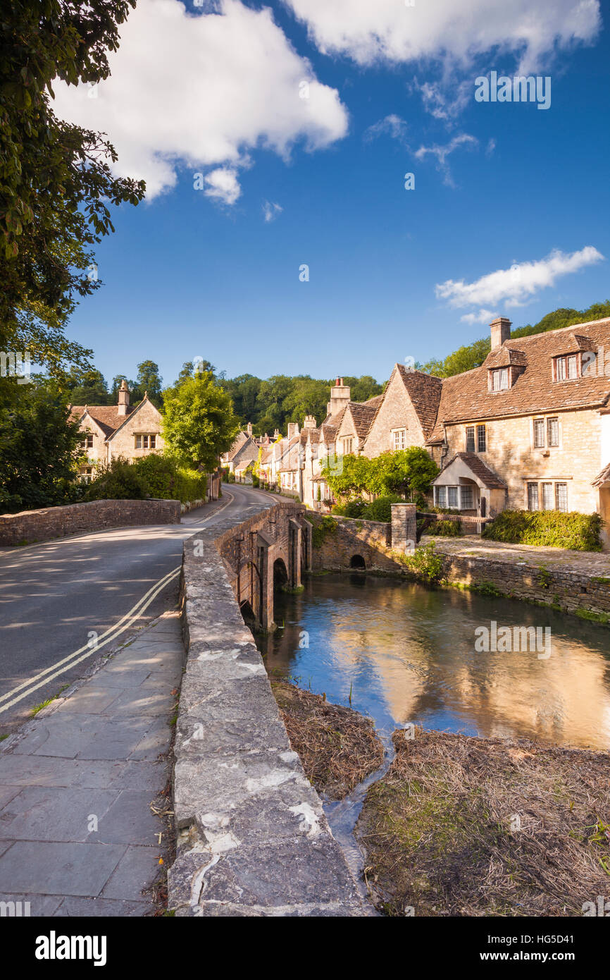 Le joli village de Castle Combe Cotswolds, North Wiltshire, Angleterre, Royaume-Uni Banque D'Images