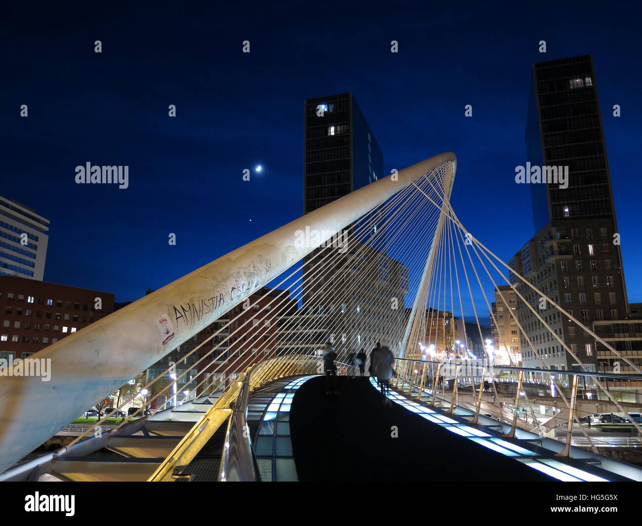 Bridge à Bilbao dans la nuit Banque D'Images