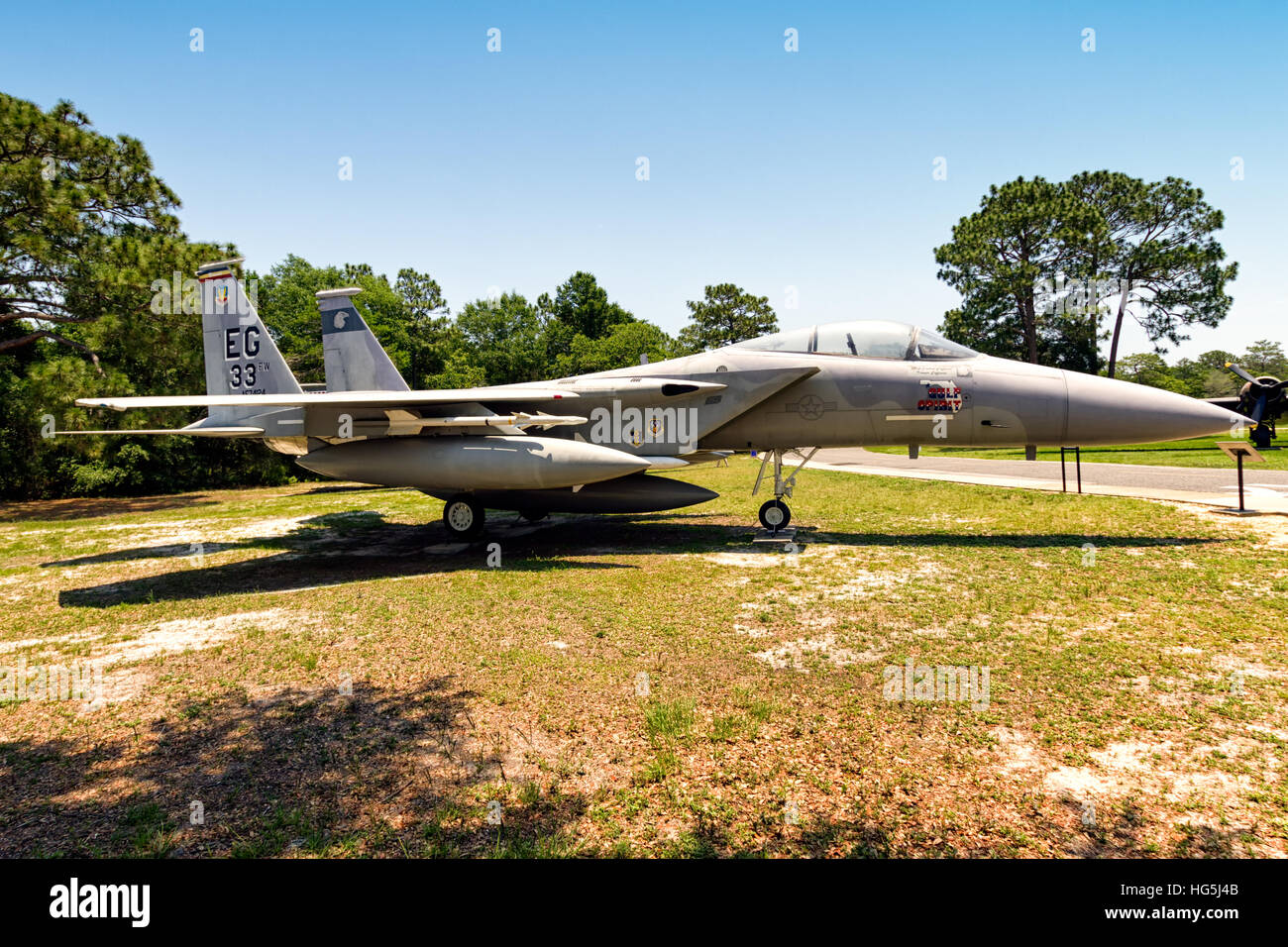 Le McDonnell Douglas F-15A-12-MC Eagle, numéro de queue 74-0124, a été assigné pour la dernière fois à la base aérienne d'Eglin pour des opérations d'essai avec le 4485th test Squadron. Connu sous le nom de « Gulf Spirit », cet avion est maintenant conservé au musée de l'armement de l'armée de l'air. Banque D'Images