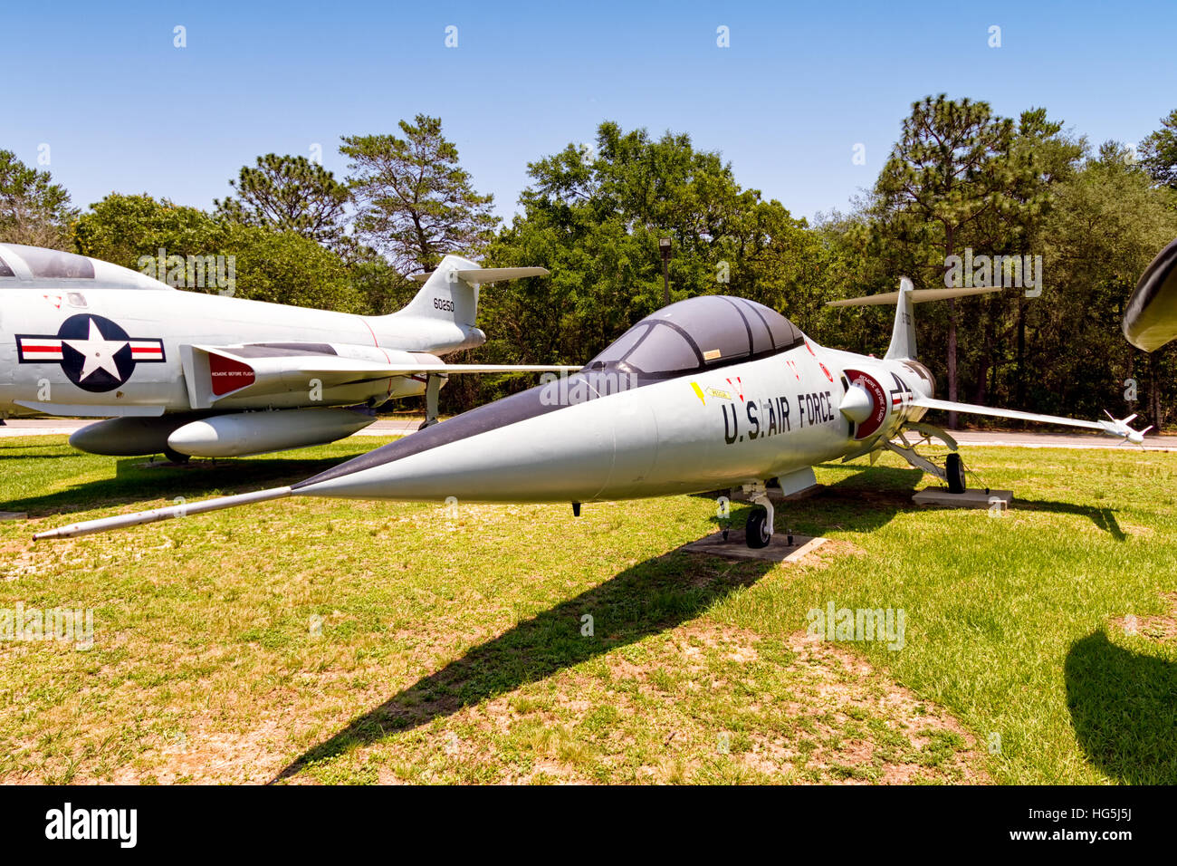 Lockheed F-104D-15-LO Starfighter, 57-1331A, dernière attribuée à l'Air Force Flight Test Center, la base d'Edwards, en Californie, où il a servi pour se rendre chase sur le X-15 Projet.[22] Dans les années 1960, cet avion a été utilisé par l'Escadrille de la base d'Eglin à voler chase sur QF-104A drones de la 3205th Escadron de drones. Banque D'Images