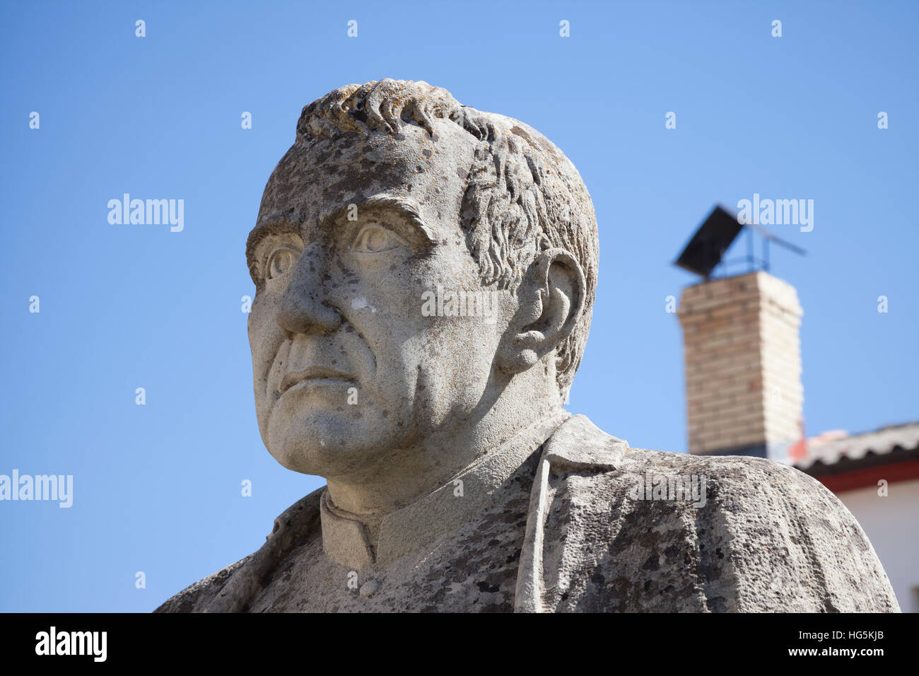 Vidanes, Espagne : Statue de José Francisco de Isla de la plaza mayor. Né dans le village en 1703, il est un célèbre écrivain et humoriste. La statue Banque D'Images