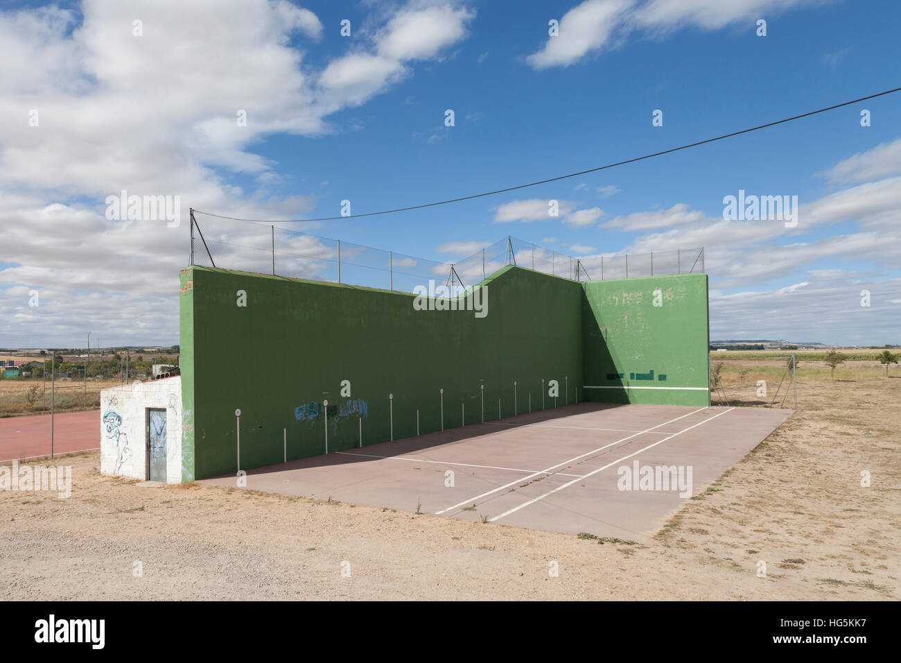 San Miguel del Pino, Espagne : Fronton espagnols traditionnels dans le village. Une variété de sports de balle sont joués ici y compris pelote basque et le handball. Banque D'Images
