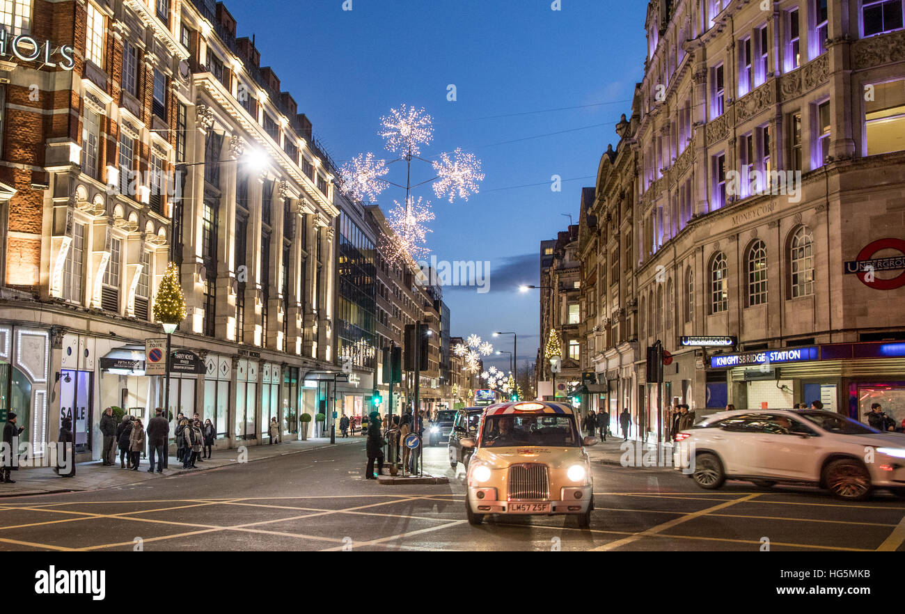 Nuit à Knightsbridge London UK Banque D'Images