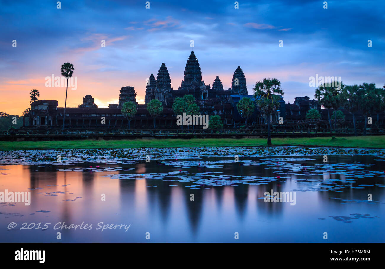 Lever et réflexions sur Angkor Wat Banque D'Images