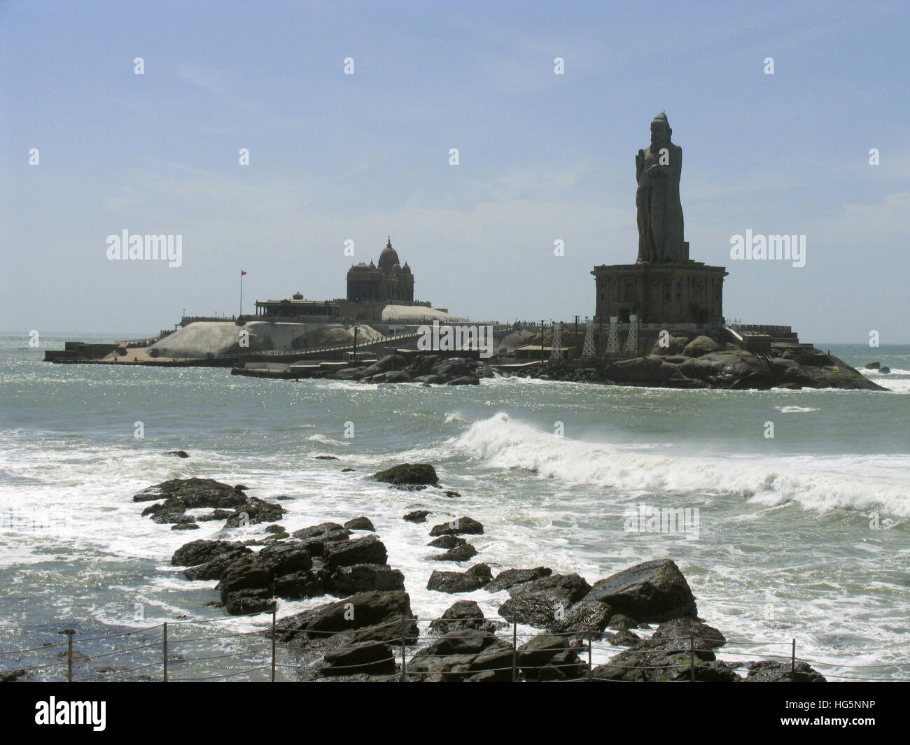 Swamy Vivekananda Memorial Rock et Thiruvalluvar statue. Kanyakumari, Tamilnadu, Inde Banque D'Images