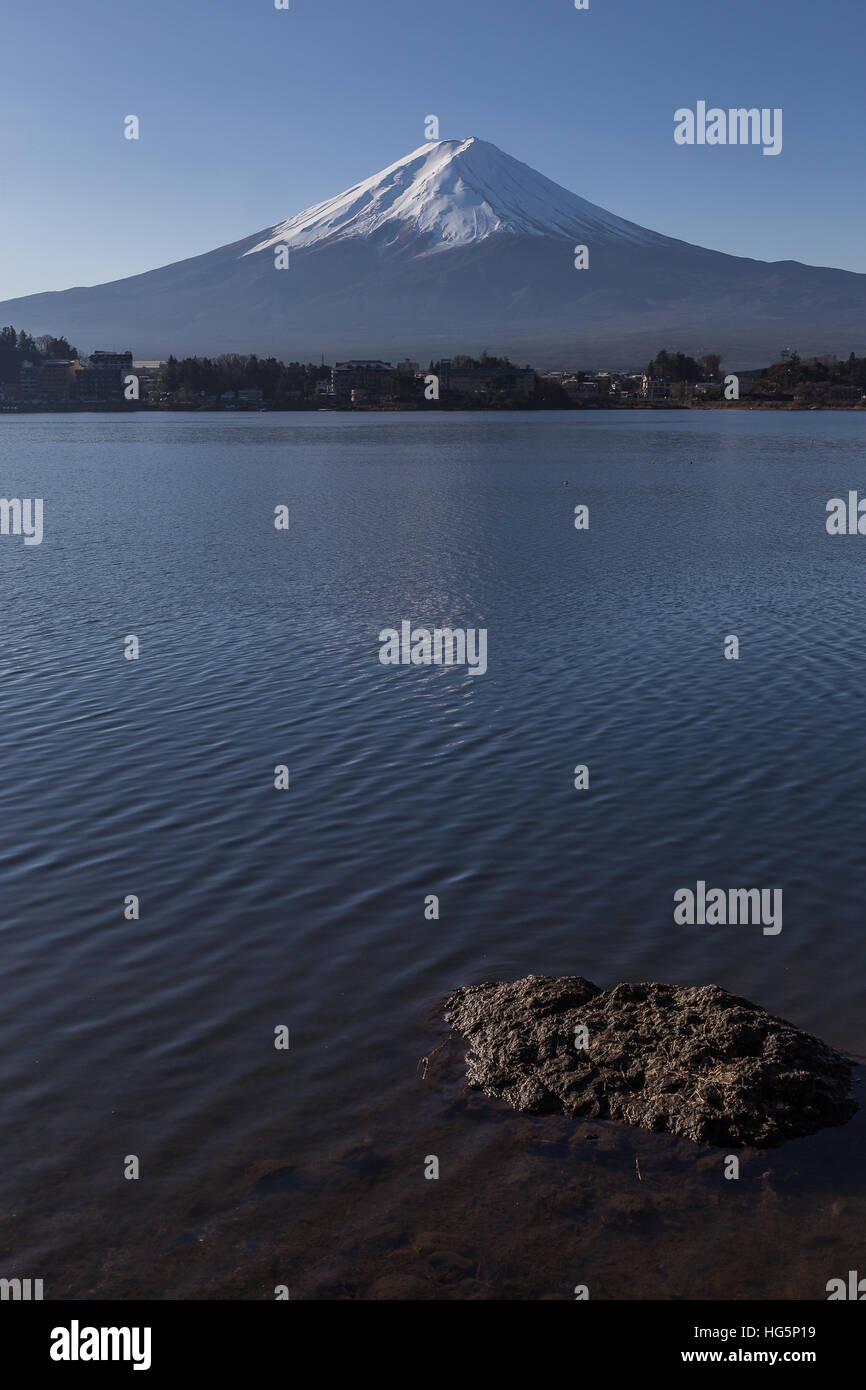 Lac Kawaguchi ou Kawaguchiko est le plus célèbre pour son incomparable vues du Mont Fuji Banque D'Images