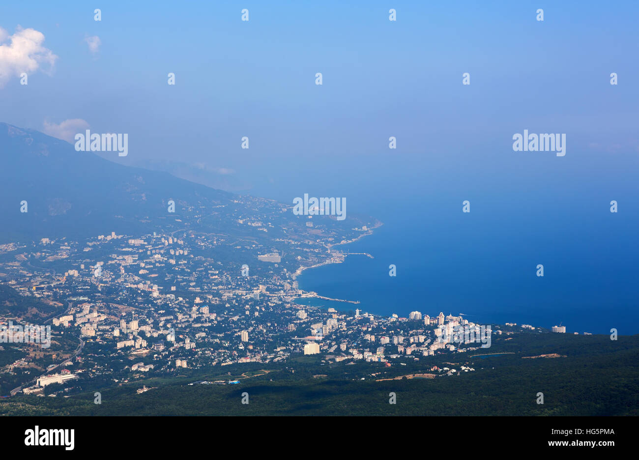 Vue aérienne de la ville de Yalta en Crimée de montagne Mont Ai-Petri Banque D'Images