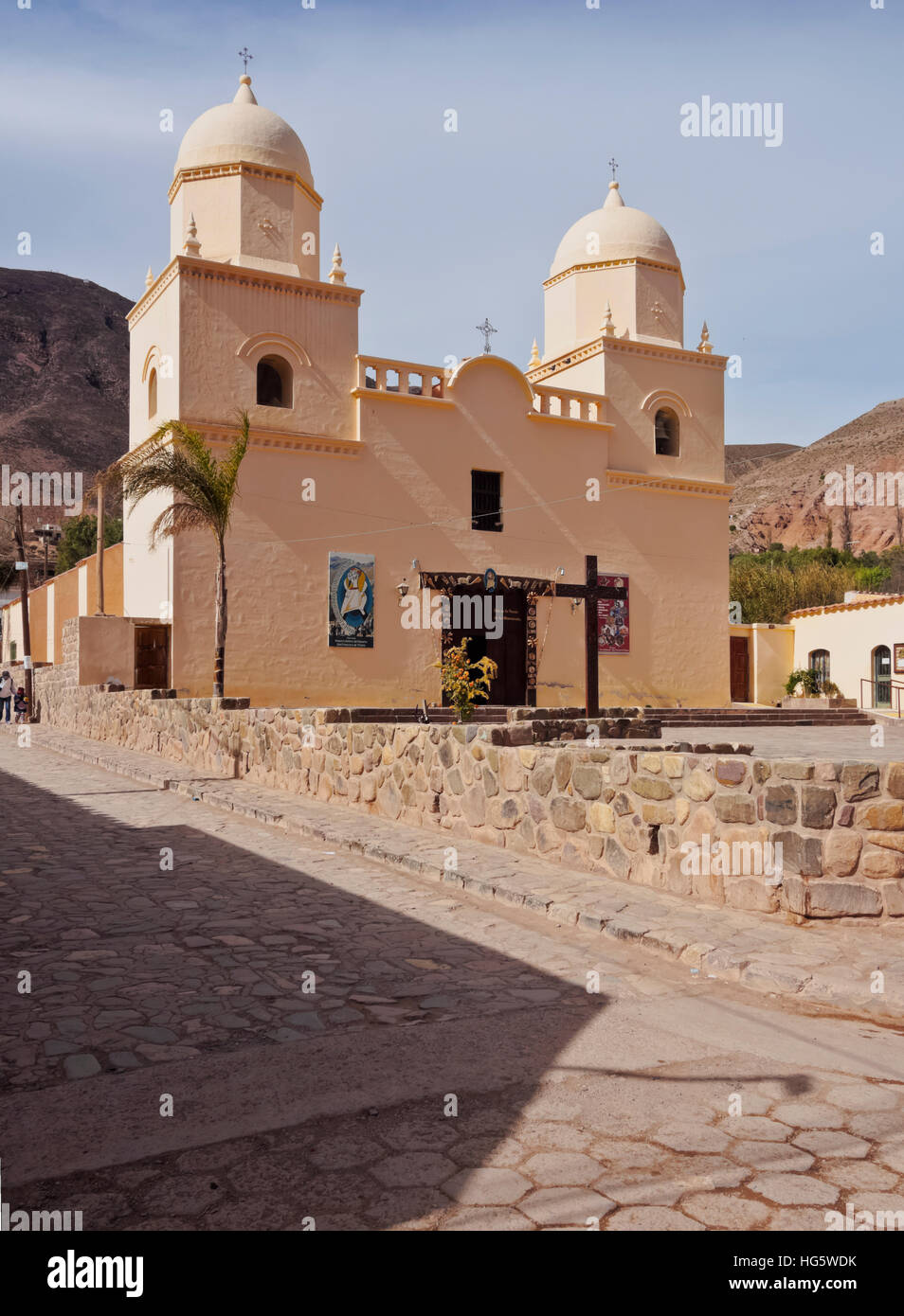 Argentine, Province de Jujuy, vue sur l'église dans San Rafael. Banque D'Images