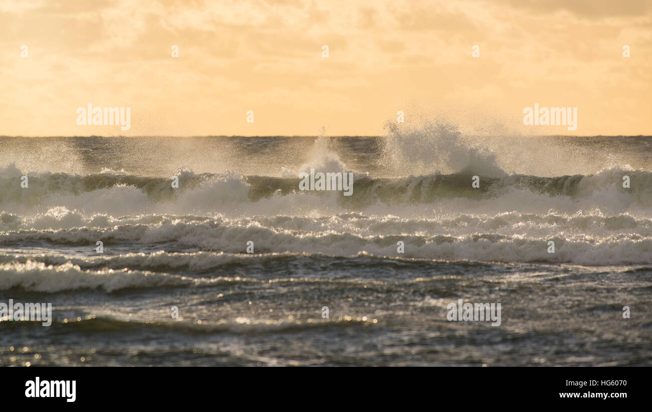 Les ondes de tempête sur la mer Baltique, l'Estonie Banque D'Images